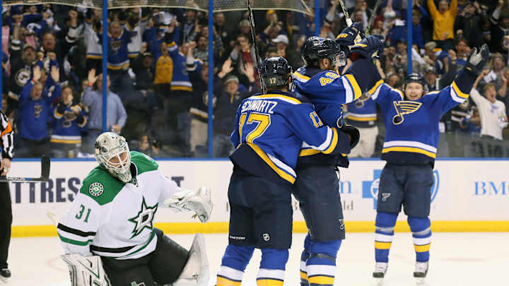 Steen, Backes score twice, Blues rout Stars 6-1
