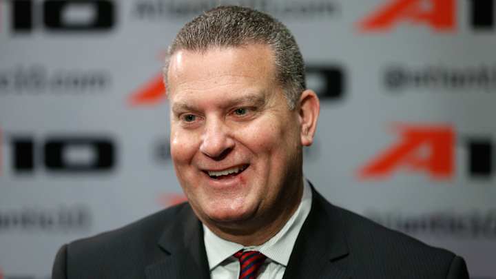 Duquesne team bus stranded overnight in snowstorm Duquesne team bus stranded overnight in snowstorm