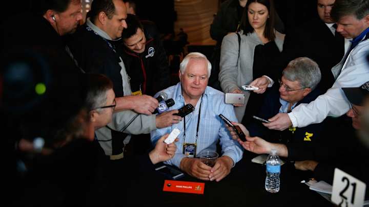 Wade Phillips celebrates Super Bowl win by mocking dab in tweet