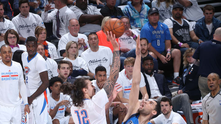 Dallas beats Oklahoma City 85-84, ties series 1-1