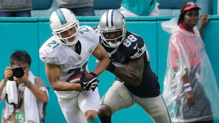 Buccaneers sign CB Brent Grimes, DE Robert Ayers Jr.