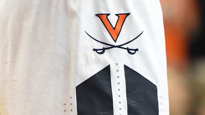 Watch: Virginia freshman Jay Huff dunks from free-throw line Watch: Virginia freshman Jay Huff dunks from free-throw line