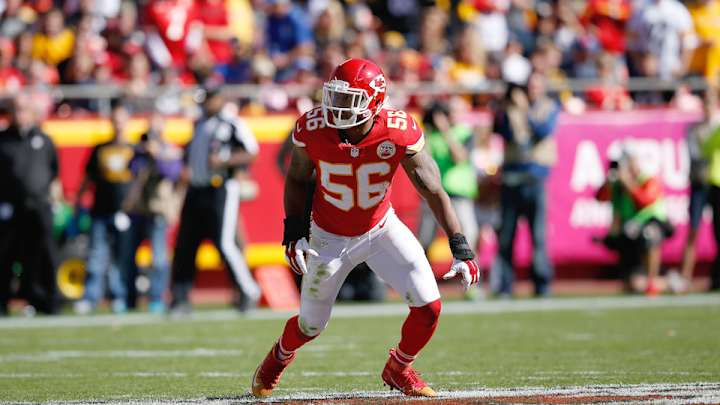 Chiefs re-sign LB Derrick Johnson