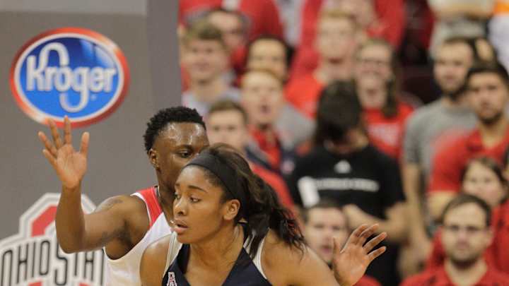 Tuck's bum knee may lead her to leave UConn a year early Tuck's bum knee may lead her to leave UConn a year early