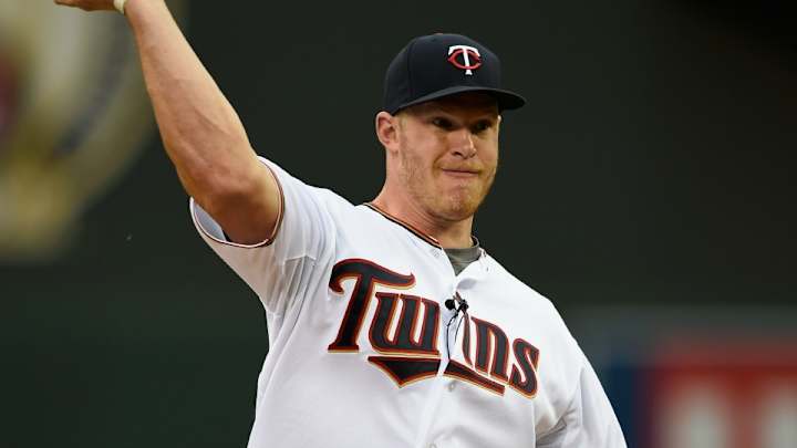 Kyle Rudolph announces he is having twins at Twins game