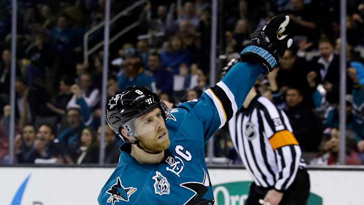 Pavelski, Thornton lead Sharks past Canadiens 6-2 Pavelski, Thornton lead Sharks past Canadiens 6-2