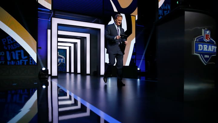 Texans trade up to get WR Fuller with 21st pick