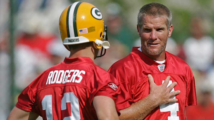 Aaron Rodgers denies calling Brett Favre 'grandpa' when they first met