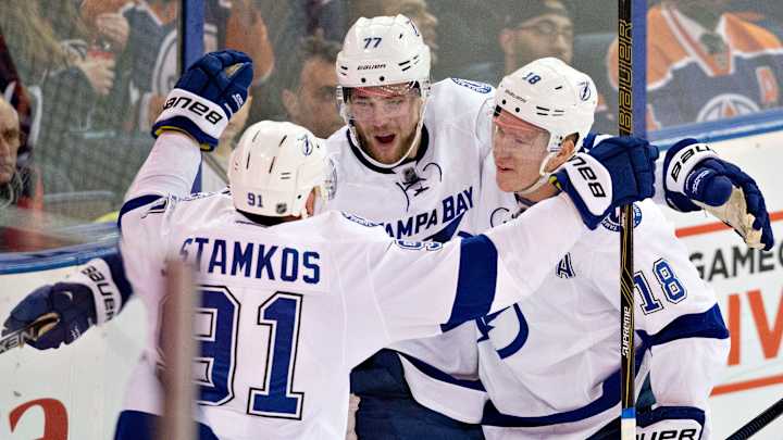 Hedman, Stamkos rally Lightning to 3-2 win over Oilers