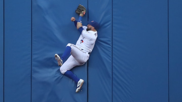 Watch: Blue Jays' Kevin Pillar makes leaping catch on warning track