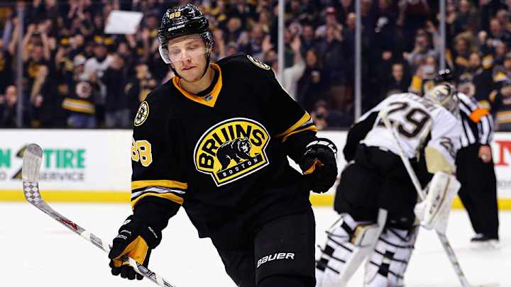 Watch: Bruins’ Pastrnak scores diving goal vs. Penguins