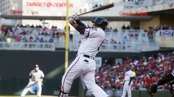 LEADING OFF: New looks at Wrigley, Smith bests Curry