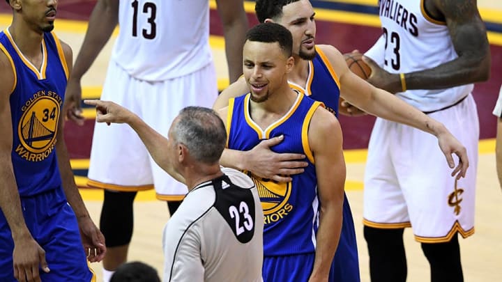 Watch: Stephen Curry throws mouthpiece into stands after ejection Watch: Stephen Curry throws mouthpiece into stands after ejection