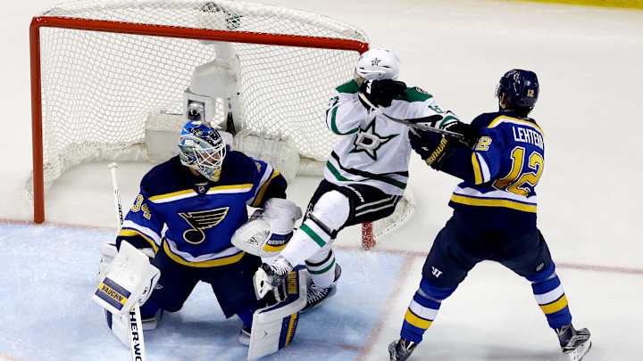 Blues to make goalie change for Game 4 against Sharks