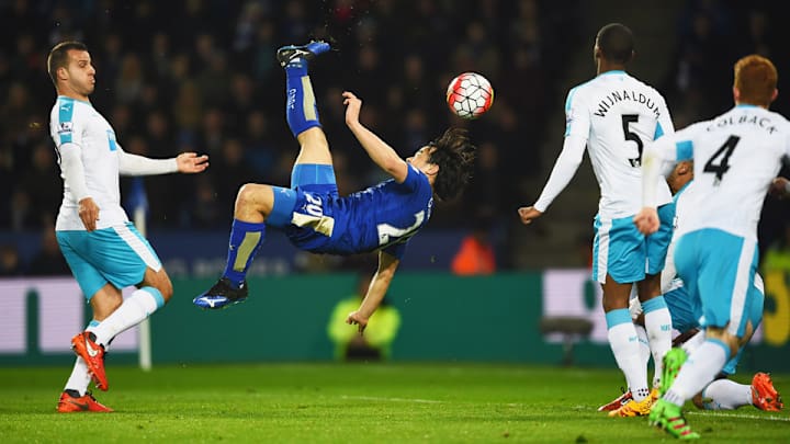 Watch: Leicester City's Shinji Okazaki scores on bicycle kick Watch: Leicester City's Shinji Okazaki scores on bicycle kick