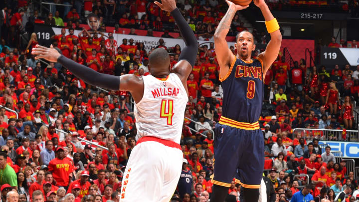 Frye leads another 3-point barrage, Cavs beat Hawks 121-108