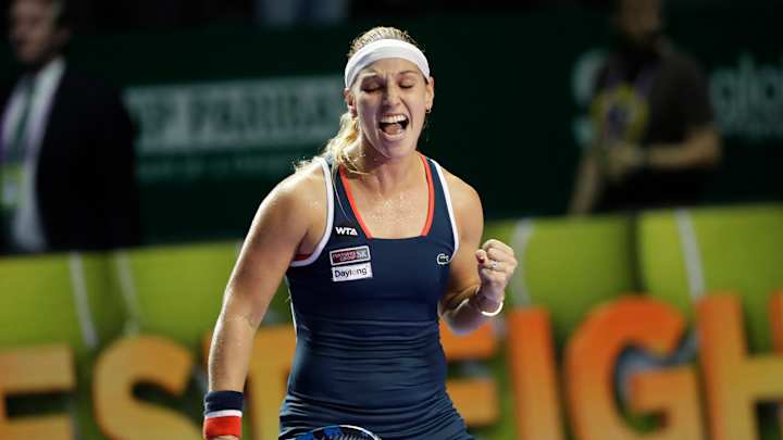 Cibulkova beats Halep, can still reach WTA semifinals