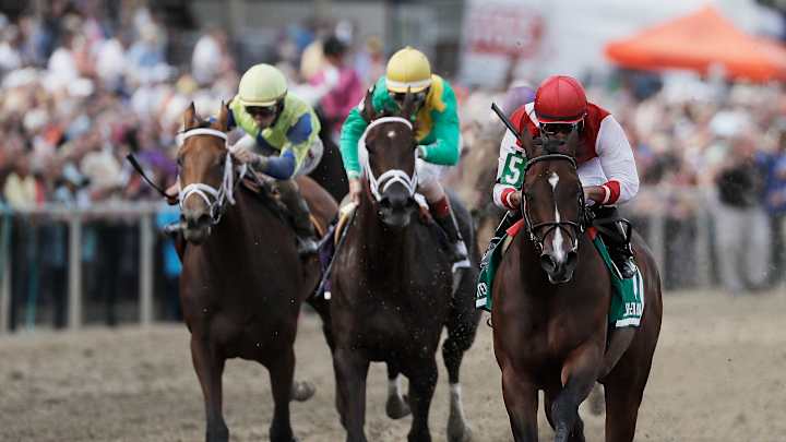 Go Maggie Go wins Black-Eyed Susan Stakes