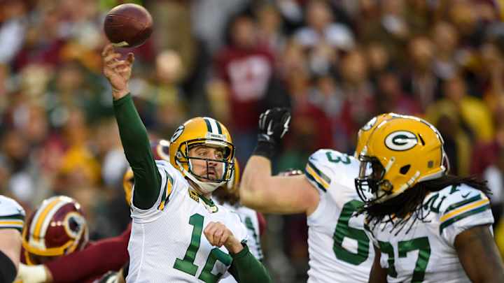 Watch: Aaron Rodgers finds Randall Cobb for 12-yard score Watch: Aaron Rodgers finds Randall Cobb for 12-yard score