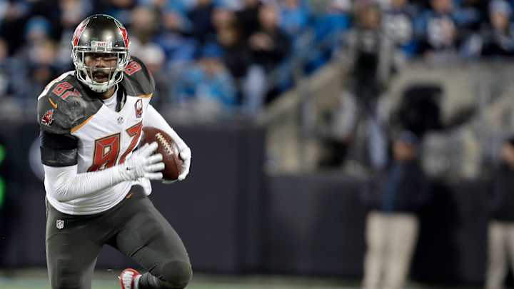 Jets add Seferian-Jenkins after DUI arrest, release by Bucs