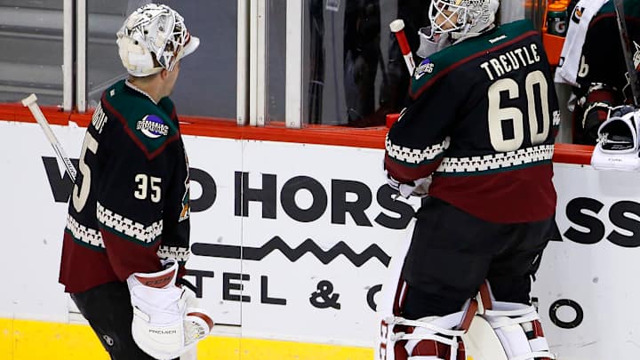 Blues score 4 in first period, beat Coyotes 6-4