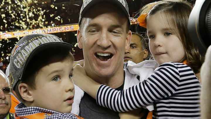 Manning spoils his fans again, walks off with a second title