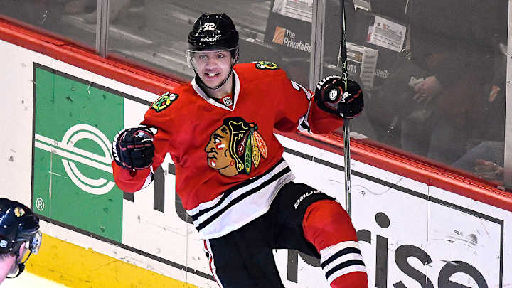Blackhawks extend Artemi Panarin for $12 million over two years