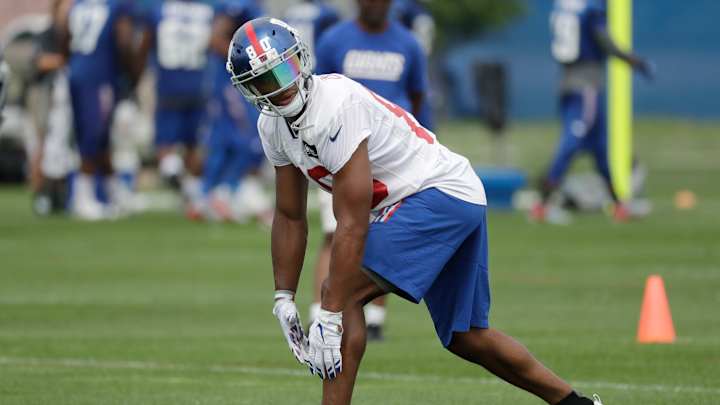 New York Giants receiver Victor Cruz returns to practice