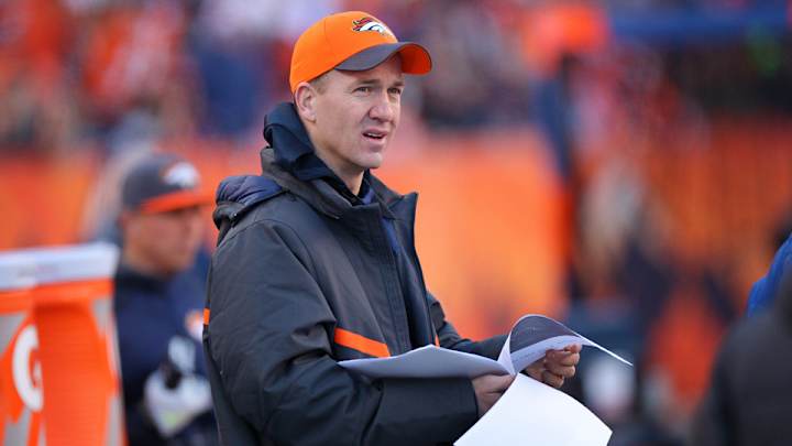 Report: Peyton Manning would like to continue playing