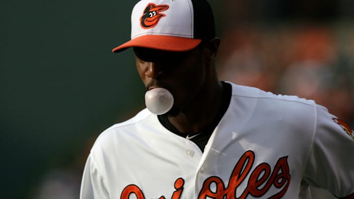 Orioles’ Adam Jones kicked a piece of gum really far