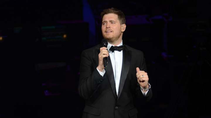 Michael Buble has clearly never eaten corn before Michael Buble has clearly never eaten corn before