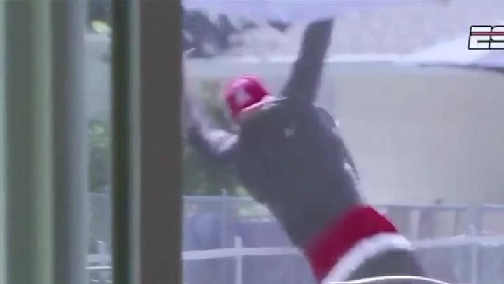 Browns draftee Scooby Wright celebrates by jumping into pool Browns draftee Scooby Wright celebrates by jumping into pool