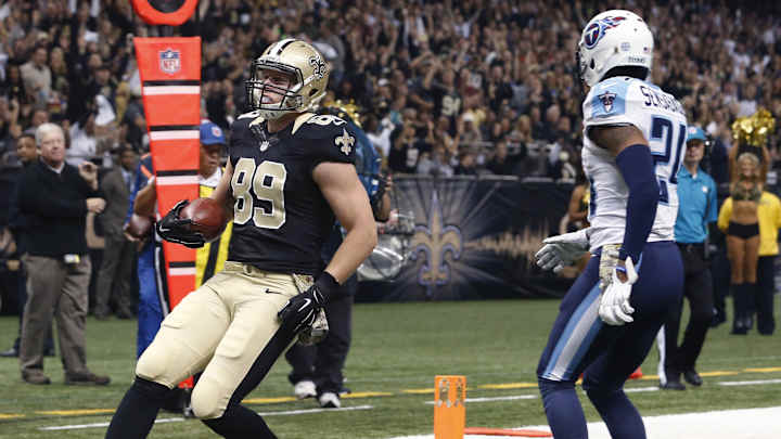 Saints retain tight end Hill, add linebacker Robertson