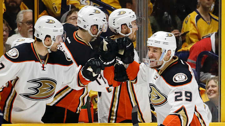 Ducks bounce back, beat Predators 3-0 to pull within 2-1 Ducks bounce back, beat Predators 3-0 to pull within 2-1