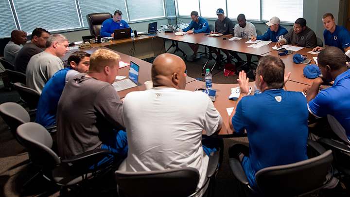 Inside the Huddle With the Guys Who ‘Grind and Find’