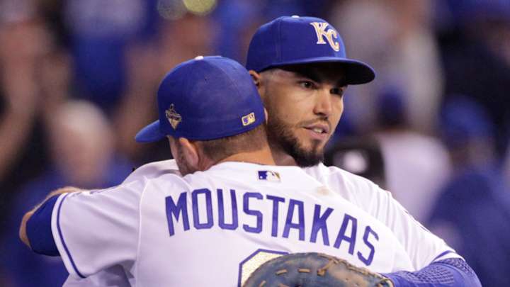 Hosmer mobbed by fans, rescues girl after Bieber concert