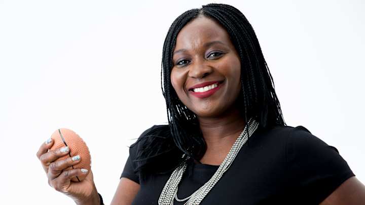 Annie Apple to write weekly column for SI.com during NFL season Annie Apple to write weekly column for SI.com during NFL season