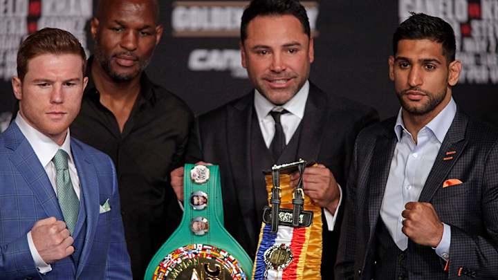 Watch: Oscar De La Hoya’s Leicester gaffe had Amir Khan cracking up