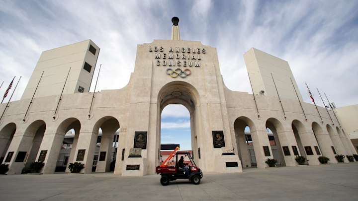 Panel to consider 2 temporary NFL teams in LA Coliseum