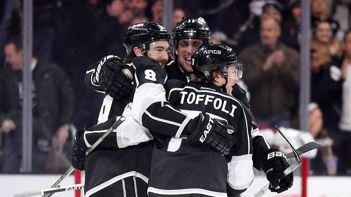 Blackhawks reign again, but West challengers are chasing Blackhawks reign again, but West challengers are chasing