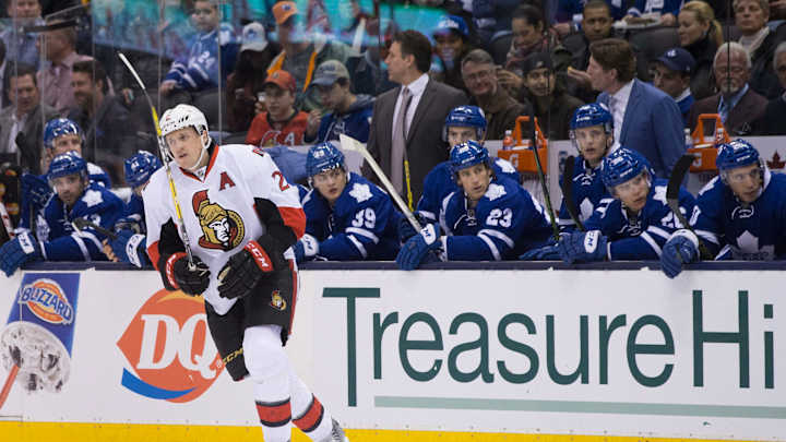 Smith's late goal leads Senators past Maple Leafs 3-2