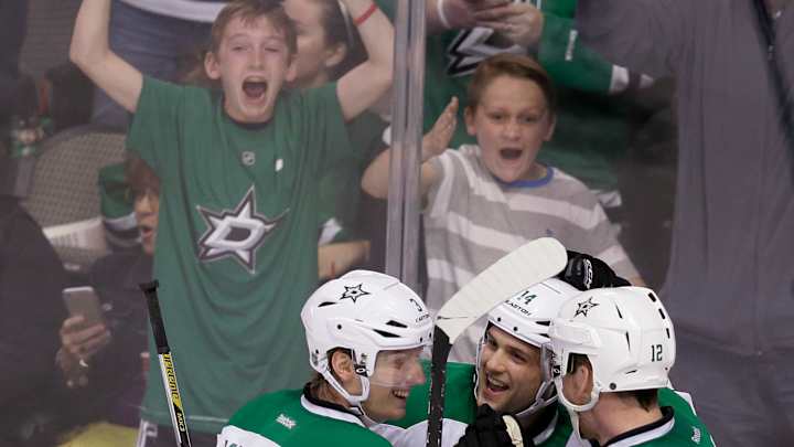 Benn scores 40th goal, Stars beat Coyotes 4-1