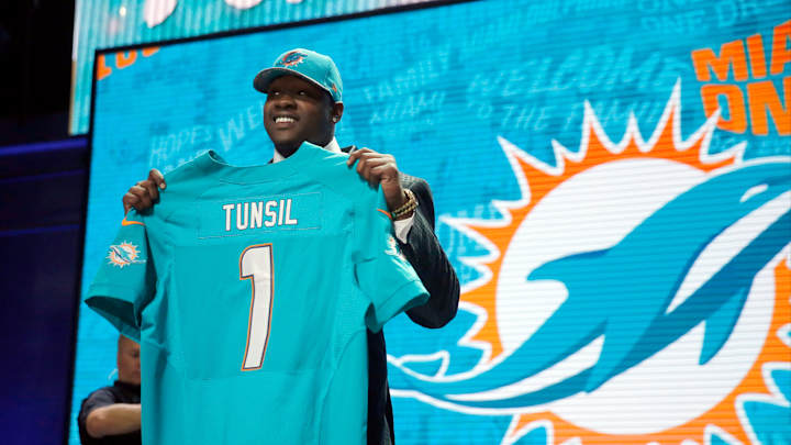 Laremy Tunsil's slide in draft ends when Dolphins pick him