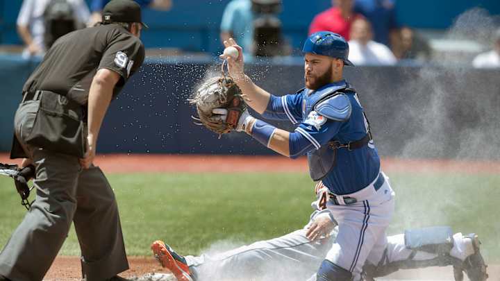 Blue Jays' Martin out with sore left knee after shower fall