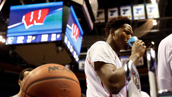 Stuck in slump, Wisconsin's Hayes contributes in other ways