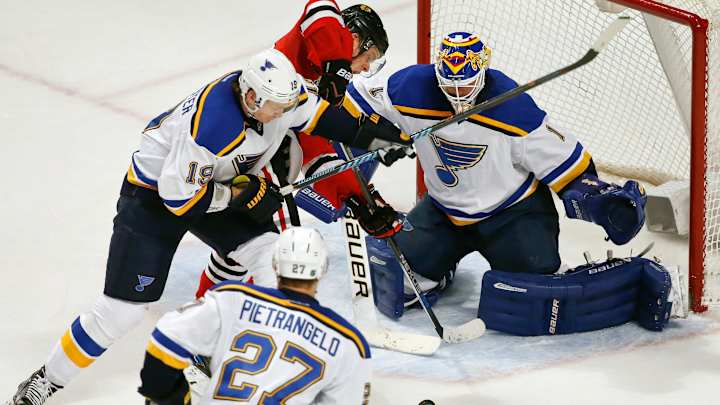 Tarasenko powers Blues to 2-1 win over Blackhawks