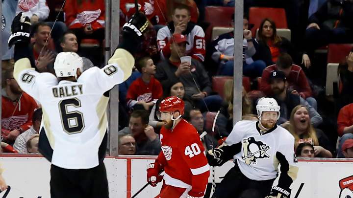Penguins score 4 in 2nd period in 7-2 win over Red Wings