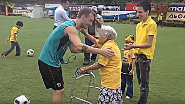 Ecuadorian soccer team signs 102-year-old woman