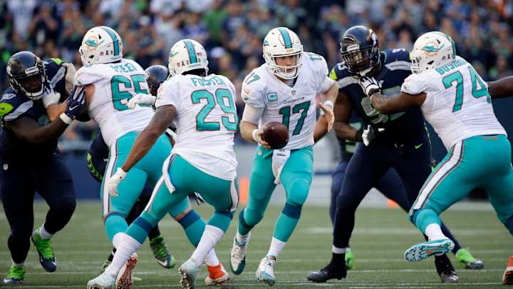 Russell Wilson tops Ryan Tannehill in Seattle's 12-10 win