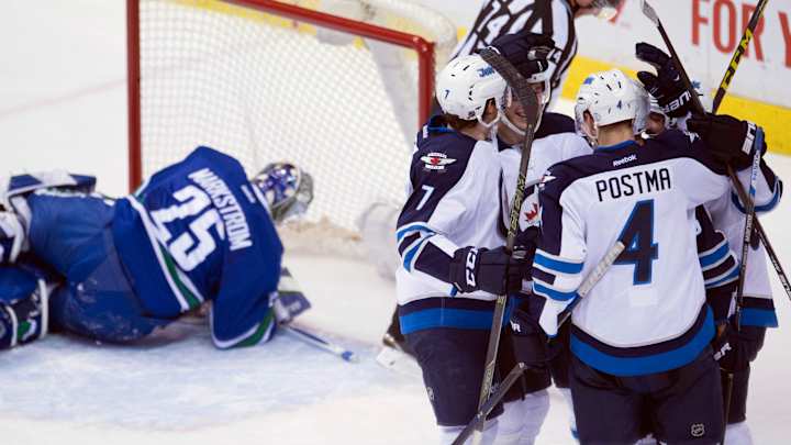 Dano has 2 goals, assist to lead Jets past Canucks, 5-2